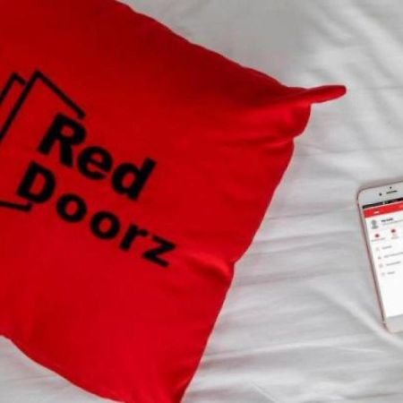 Hotel Reddoorz Syariah @ Ketintang Surabaya Exterior foto