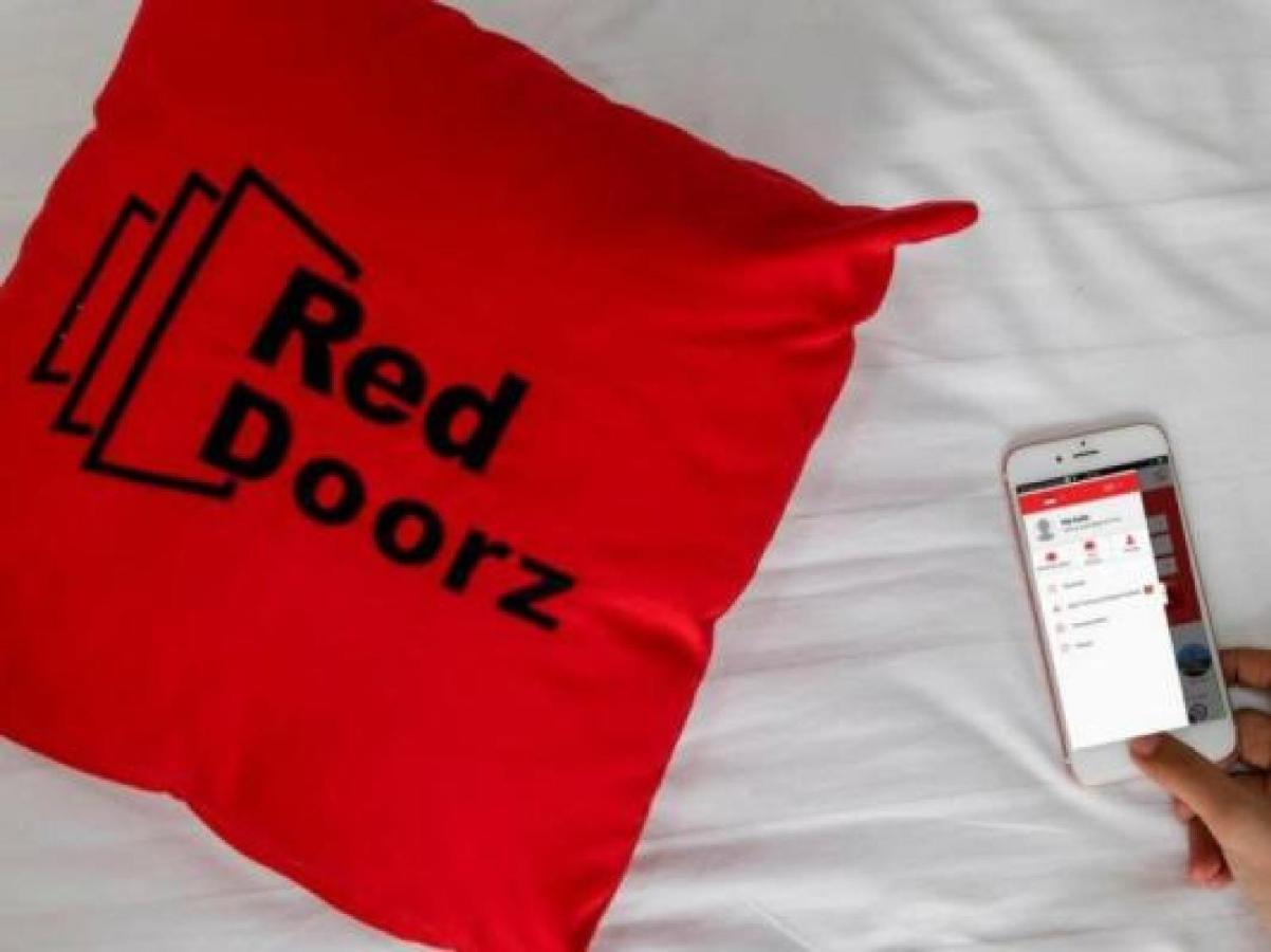 Hotel Reddoorz Syariah @ Ketintang Surabaya Exterior foto